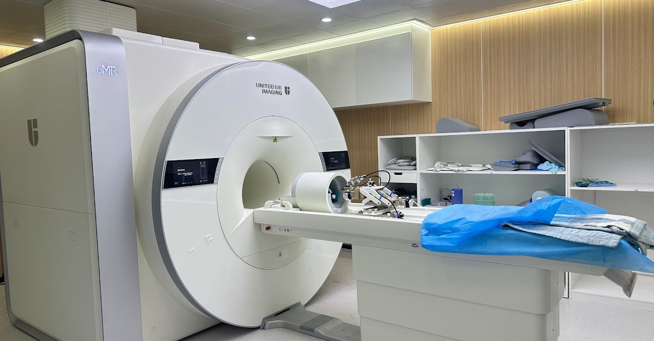 Robot + 5T MRI scanner